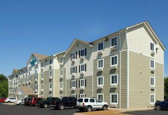 WoodSpring Suites Lebanon allows 18 year olds to book a room