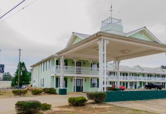 Key West Inn - Childersburg has Smoking rooms