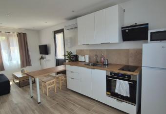 La Cadi  re d Azur, calme et bien situ   has Balcony rooms