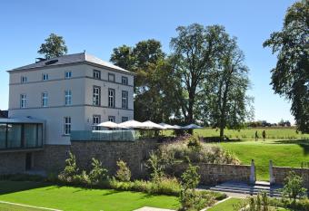 Naxhelet has rooms with a private hot tub