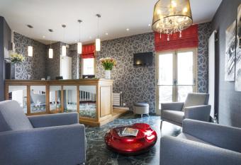 Hotel Charlemagne has Balcony rooms