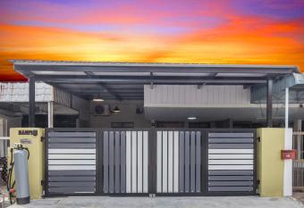 Urban Terrace Gem 3BR House with Free Parking has Balcony rooms