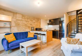 Casa Elisa has rooms with a private hot tub