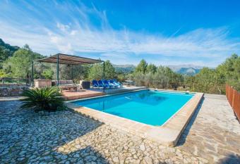 Can Guillo has Balcony rooms