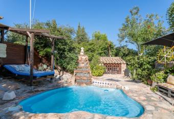 La Cuina De Paqui has Balcony rooms