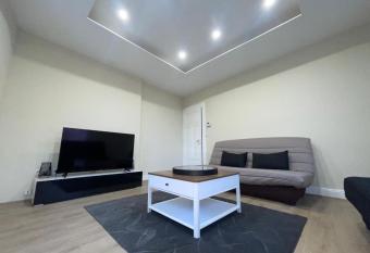 Magnifique Appartement Charmant T3 80M2 Parking Gratuit allows 18 year olds to book a room