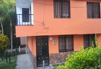 Casa Semi-campestre cerca a Universidad San Buenaventura has Balcony rooms