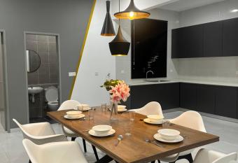 AnnRizq Homestay has Balcony rooms