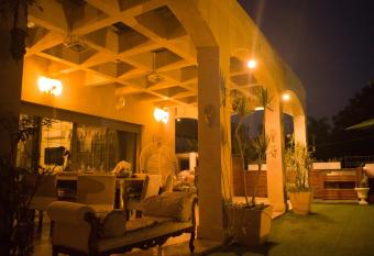 villa white hall has rooms with a private hot tub