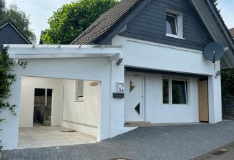 Charmantes Tiny Haus mit 2 Wohnungen allows 18 year olds to book a room