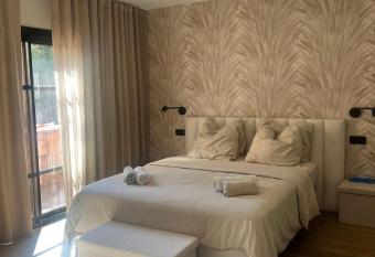 Charming Villa has Balcony rooms