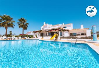 Villa Serena by Algarve Vacation allows 18 year olds to book a room