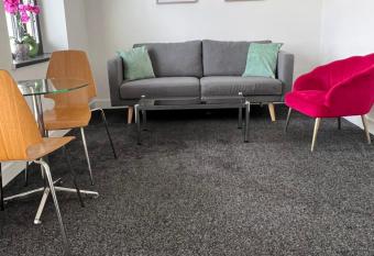 Modern and Stylish Two Bedroom Flat has Balcony rooms