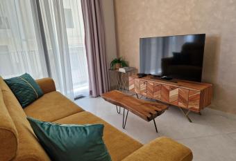 Sunshore N5 - Sea Views, Cozy Balcony, Steps from the Promenade allows 18 year olds to book a room