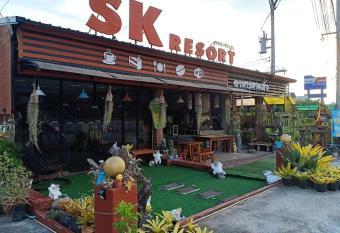 OYO 75524 SK Resort allows 18 year olds to book a room