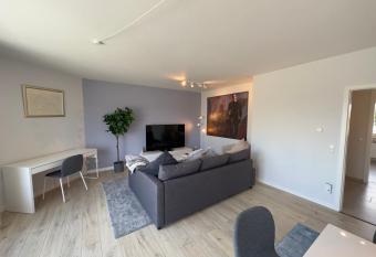 Ruheoase 100 qm & hochwertige Vollausstattung has Balcony rooms