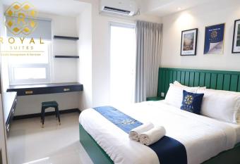 Royal Suites Jumbo Studio 32SQ - Citra Plaza Nagoya has Balcony rooms