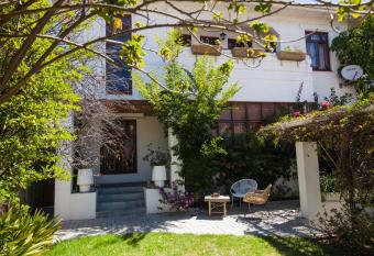 Number5 Guesthouse has Balcony rooms