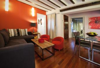 Apartamentos Abad Toledo has Balcony rooms