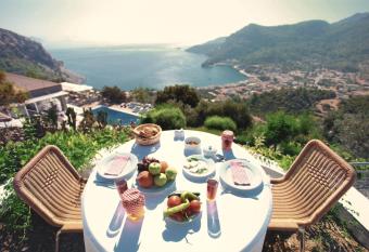 Loryma Resort Hotel allows 18 year olds to book a room