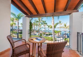 Botel Alcudiamar allows 18 year olds to book a room