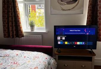 Two bed modern house in Hanley near Waterworld and Emma Bridgwater allows 18 year olds to book a room