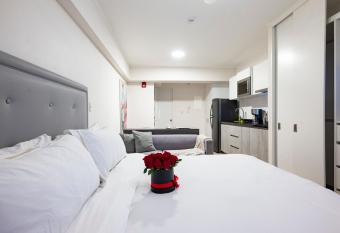 Connect Studios by Vibrant has rooms with a private hot tub