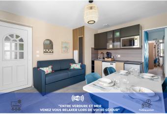 R  ves bleus, T2 proche plage des sablettes, Clim, Wifi, Place de parking has Balcony rooms