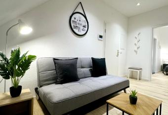 Tiny-Home-Stil nah am Rhein mit super Verkehrsanbindung has Balcony rooms