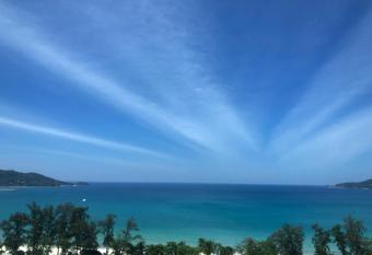 Patong Tower Sea View Apt FREE High Floor Free Electriv has rooms with a private hot tub