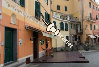 Scarlet has rooms with a private hot tub