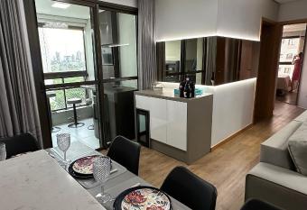 Luxo com Ar, Piscina Aquecida e Vista Mar allows 18 year olds to book a room