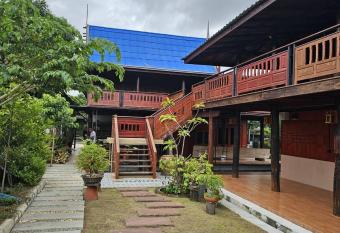 Nipatra Homestay allows 18 year olds to book a room