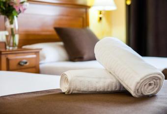 Carlos I Toledo has Balcony rooms