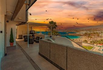 Apartment on the Beach Pinta allows 18 year olds to book a room