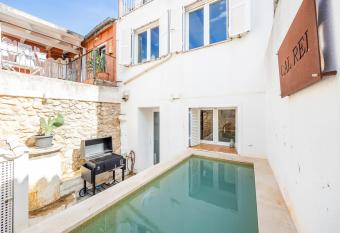 Cal Rei has Balcony rooms