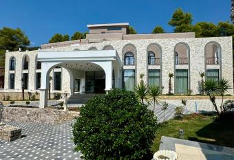 Hotel Panorama Elbasan has Balcony rooms