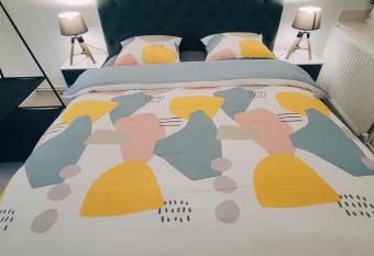 La Suite   l  gance allows 18 year olds to book a room