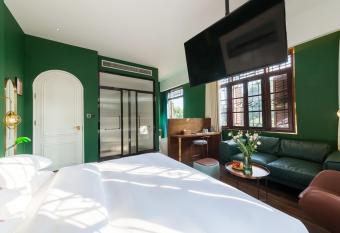                                   has rooms with a private hot tub