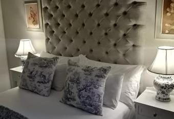 Lisa s has Balcony rooms