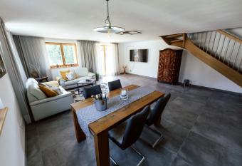 Chalet Falkenstein has Balcony rooms