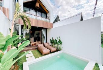 Golden Hour Villas - Paradiso has Balcony rooms