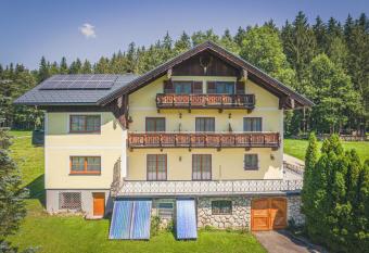 Haus Lemmerer has Balcony rooms