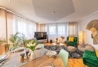 GREAT PLACE Top Penthouse Stuttgart Airport & Messe allows 18 year olds to book a room