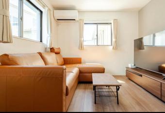       1                                                                                       7              has rooms with a private hot tub