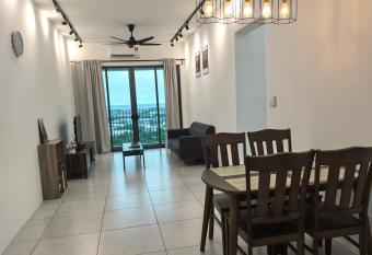 Bahagia Family House in Meritus has Balcony rooms