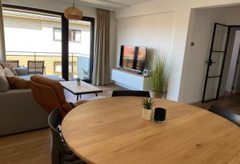 De Wielingen 0204 allows 18 year olds to book a room