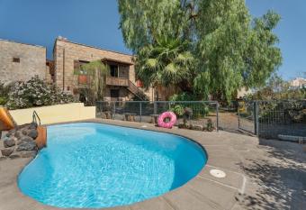 La Venta has Smoking rooms