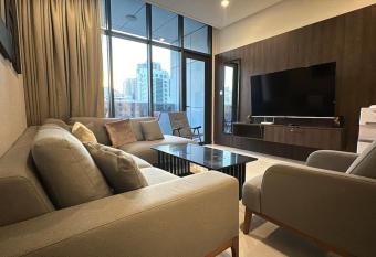 Modern 2BR, Gym, Pool, Juffair has rooms with a private hot tub