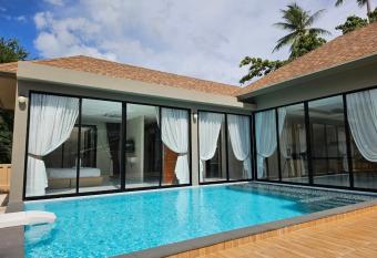 Baan First Pool Villa has Balcony rooms